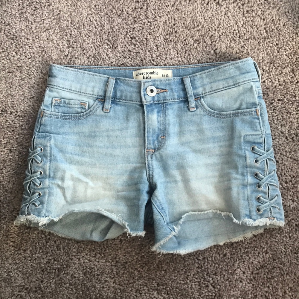 Denim Shorts W Crosses on the sides